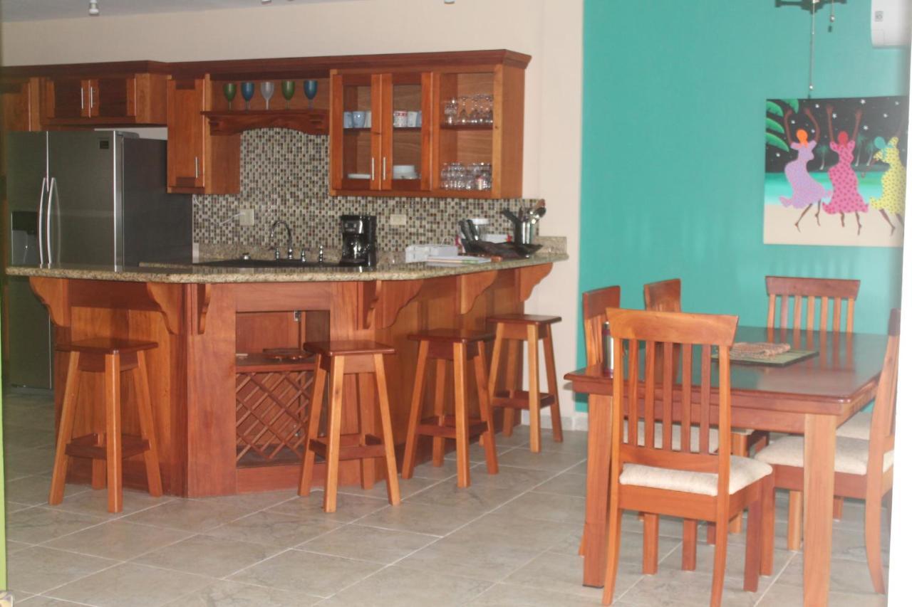 Los Porticos Villas Placencia Exteriör bild